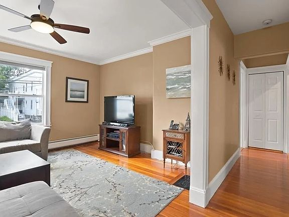 3rd image of 337 Newton St Unit 1