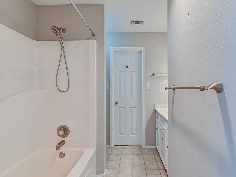 10045 Valley Dr S — Photo 31