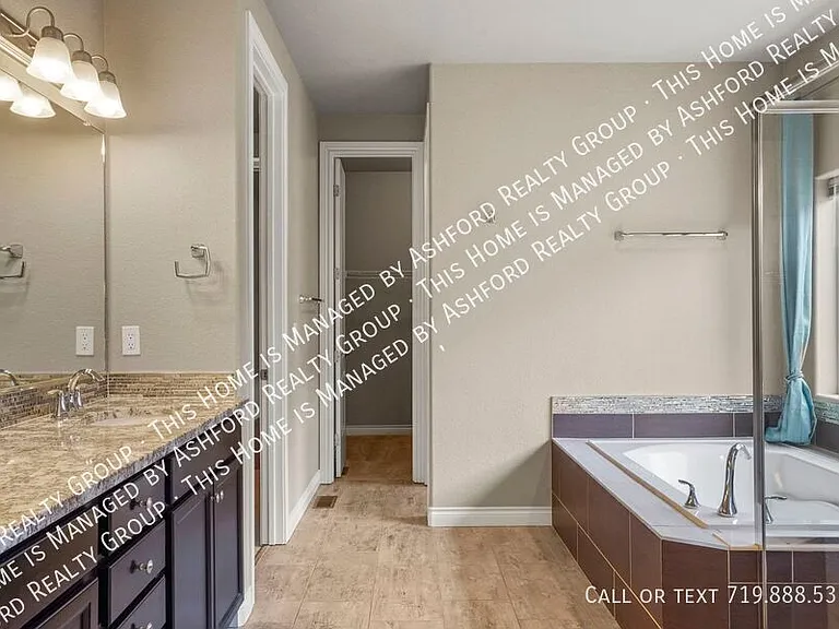 7215 Rim Bluff Ln — Photo 19