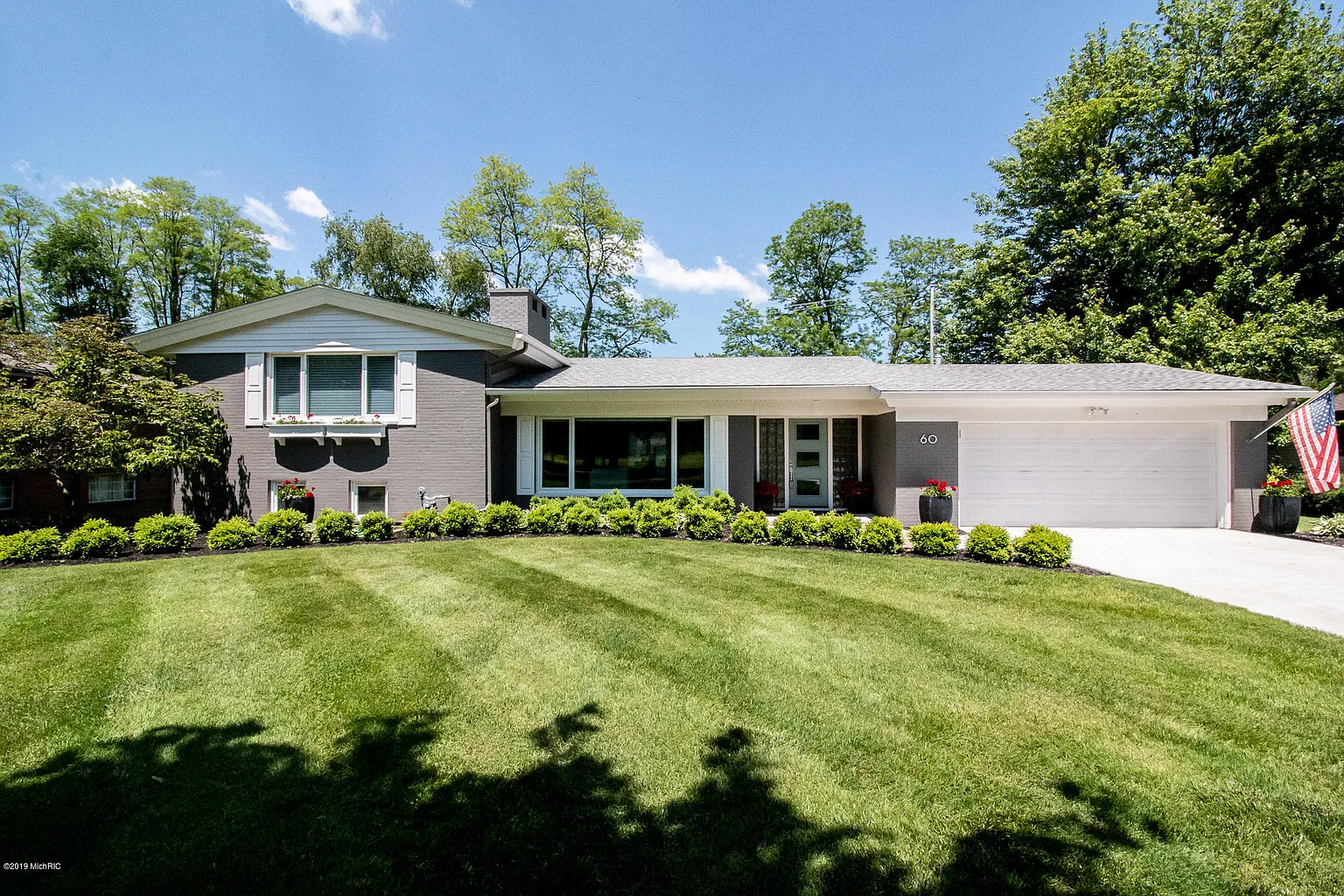 60 Country Club Dr photo 1