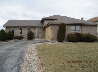 5244 Crosswind Dr, Richton Park, IL 60471
