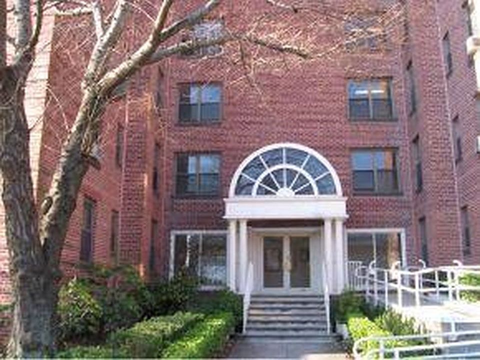 2nd image of 2130 Knapp St Unit 1G