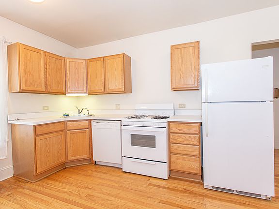 3rd image of 4311 N Francisco Ave #D2