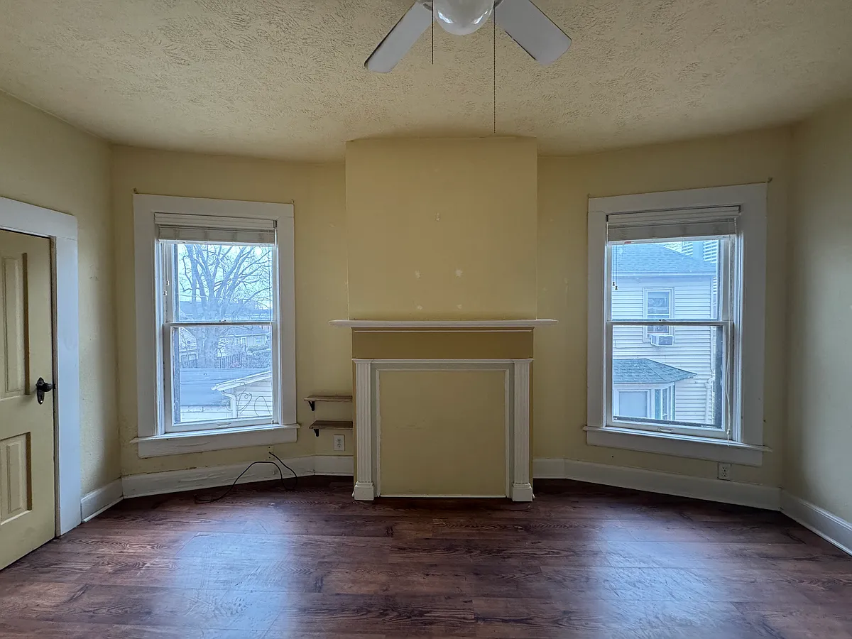 Building Photo - 429 W Lasalle Ave #4
