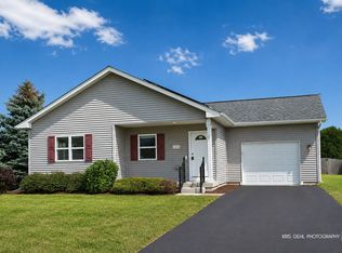 1410 Thomas Dr, Woodstock, IL 60098