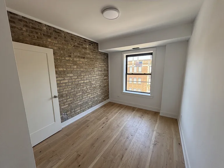 937 W Cornelia Ave #303 — Photo 6