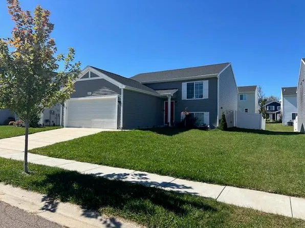 2849 Jordan River Dr, Fowlerville, MI 48836