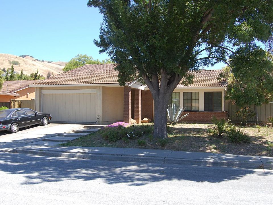 1st image of 3596 Pleasant Crest Dr