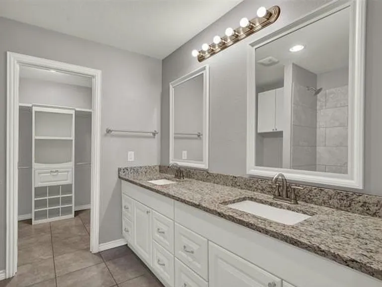 315 W Bond St — Photo 11
