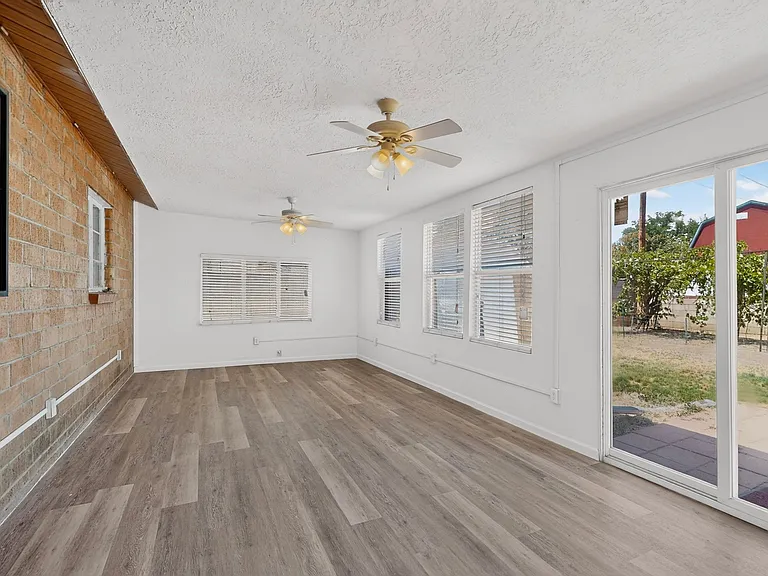 8715 Menaul Blvd NE — Photo 24
