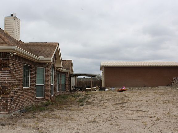 3rd image of 137 Lakeview Trce