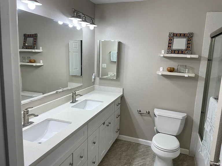 210 Appian Way — Photo 8