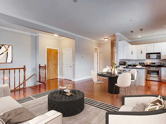 5th image of 1054 W Diversey Pkwy #1S
