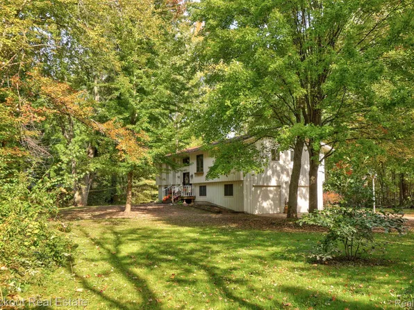 7553 Bray Rd, Vassar, MI 48768