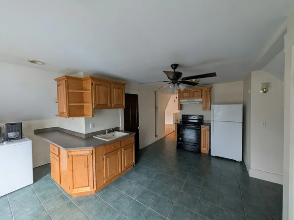 275 Elm St APT 3, Gardner, MA 01440