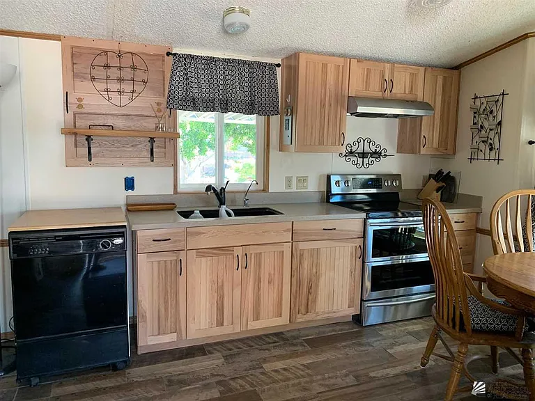 13872 E 47th Dr — Photo 8