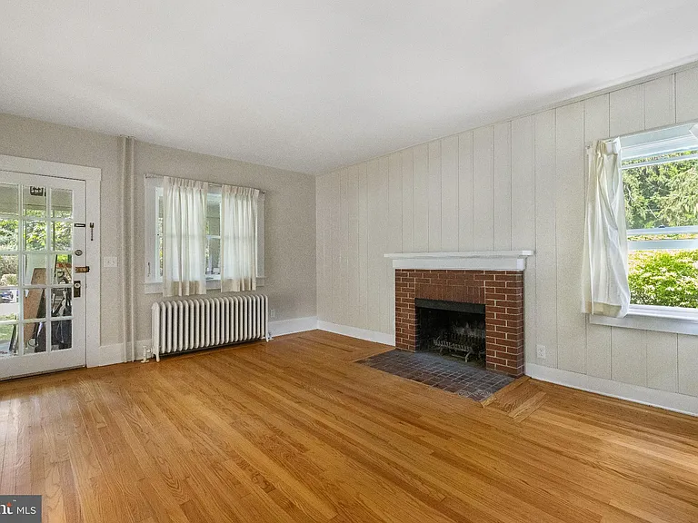 219 Washington Rd — Photo 4