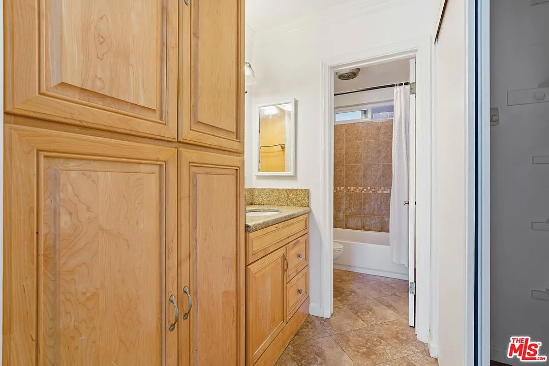 2 bed, 2.0 bath, 922 sqft, $3,195 — Photo 4