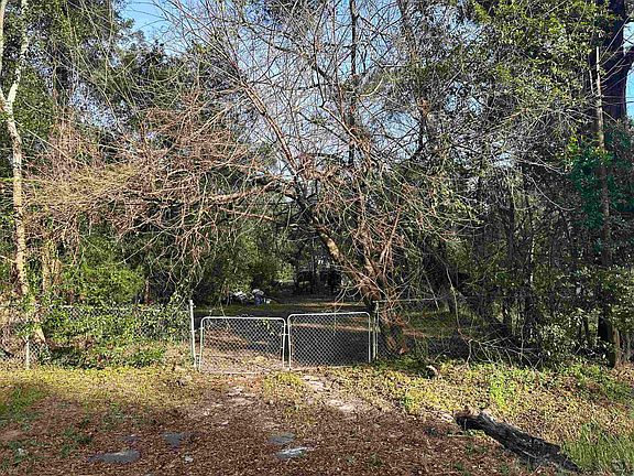 5th image of 2721 Lake Palm Dr