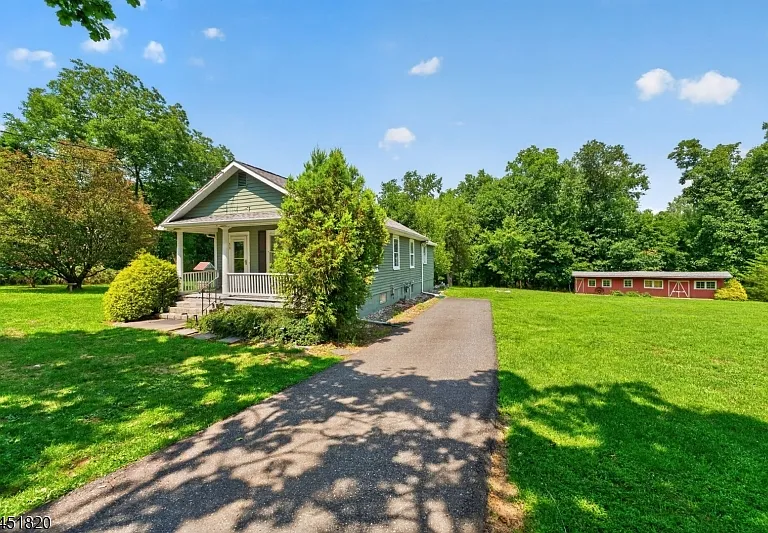 11 Pulaski Rd — Photo 3