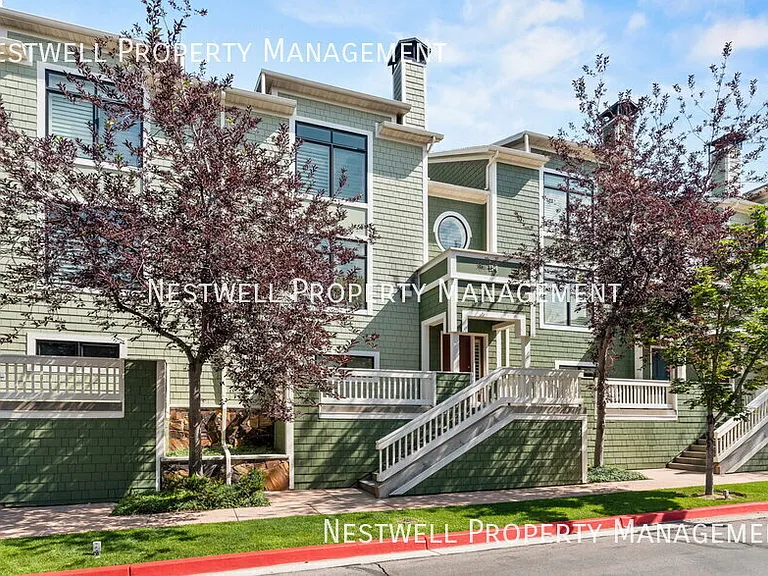 114 W Village Ln — Photo 18