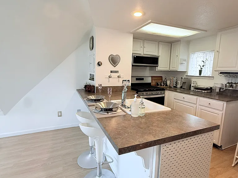 2140 Hollymont Dr — Photo 24