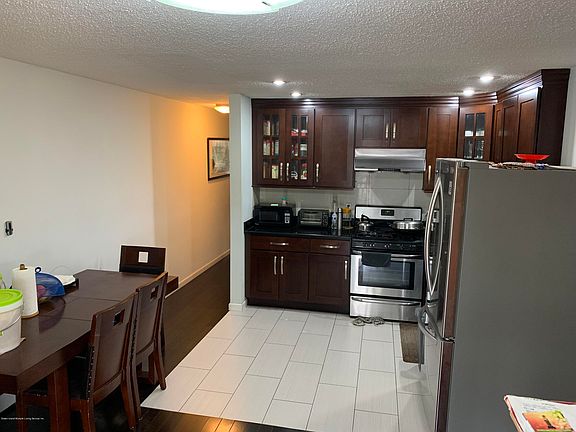 5th image of 2850 W 25th St