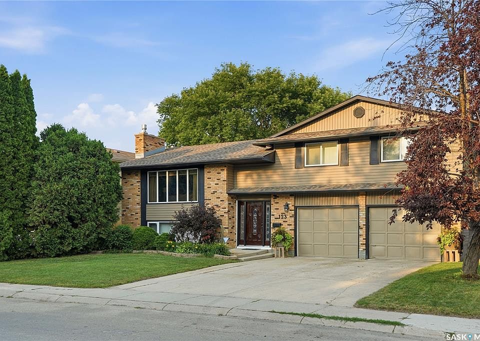 1st image of 123 TRENT CRESCENT