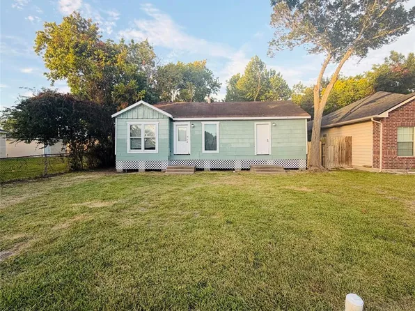 4605 Dakota St, Dickinson, TX 77539
