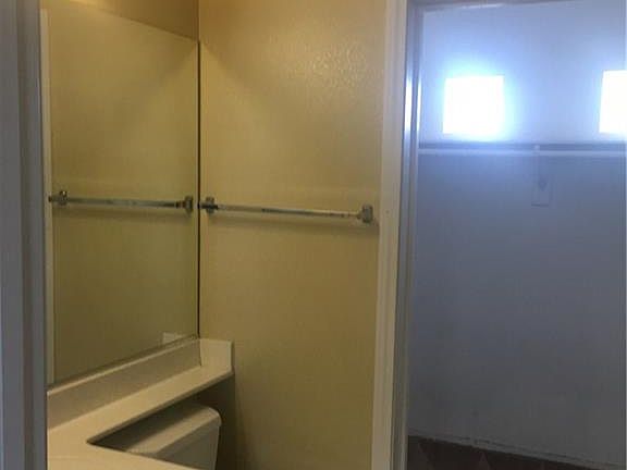 5th image of 974 Sweeping Vine Ave