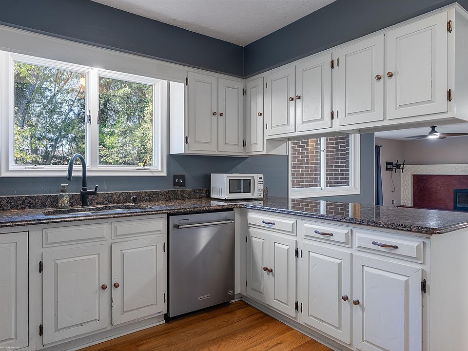 543 E Gunn Rd, photo 17