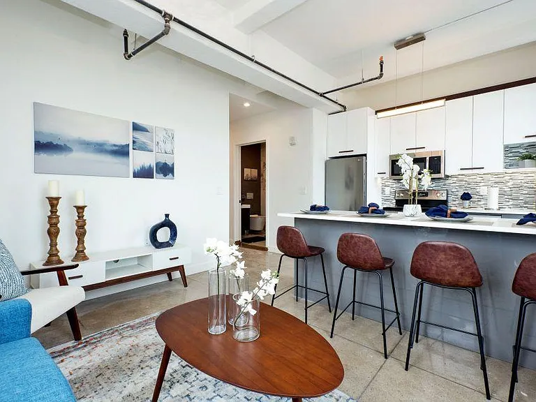880 Bergen Ave — Photo 13