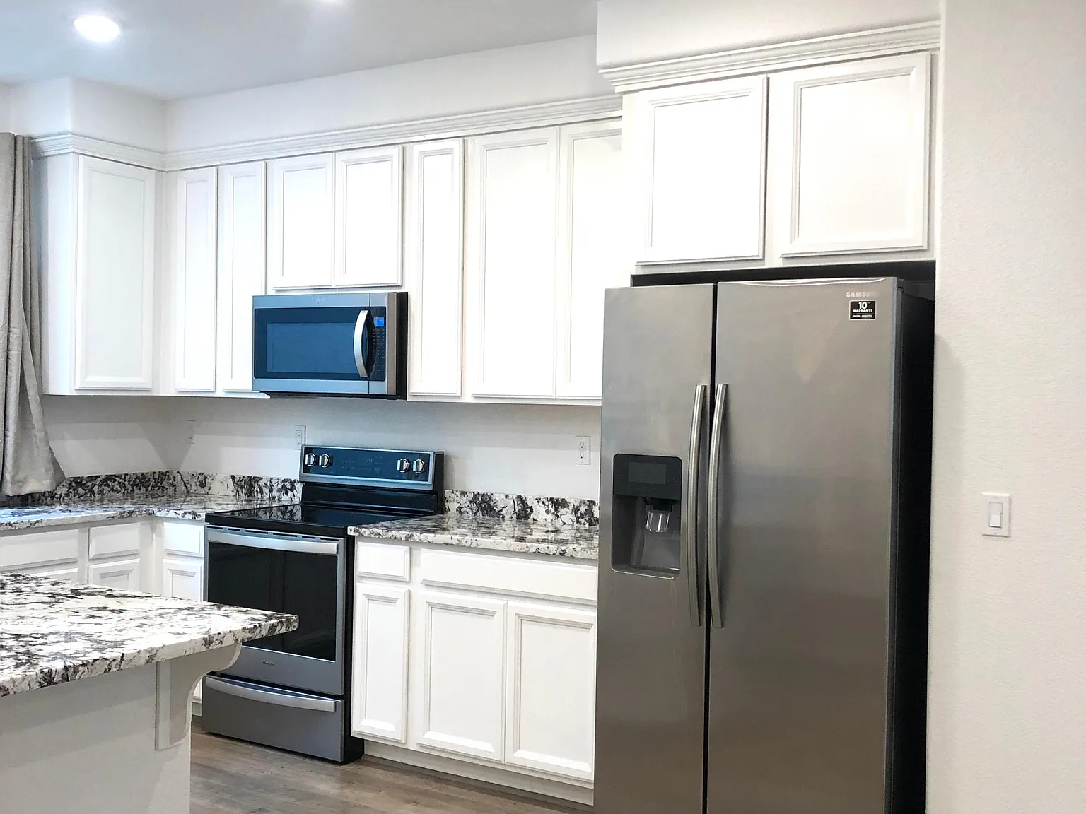 637 Toby Ct — Photo 3