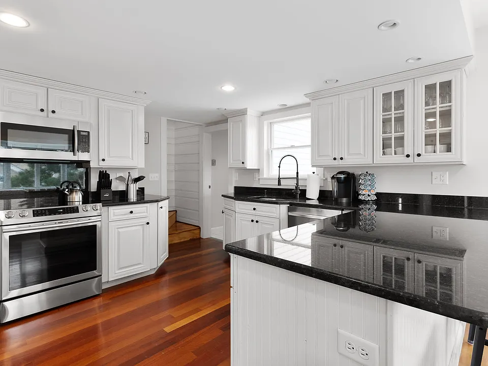 8 49th St