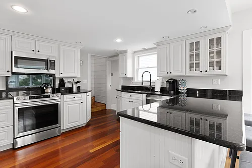 8 49th St Photo 1