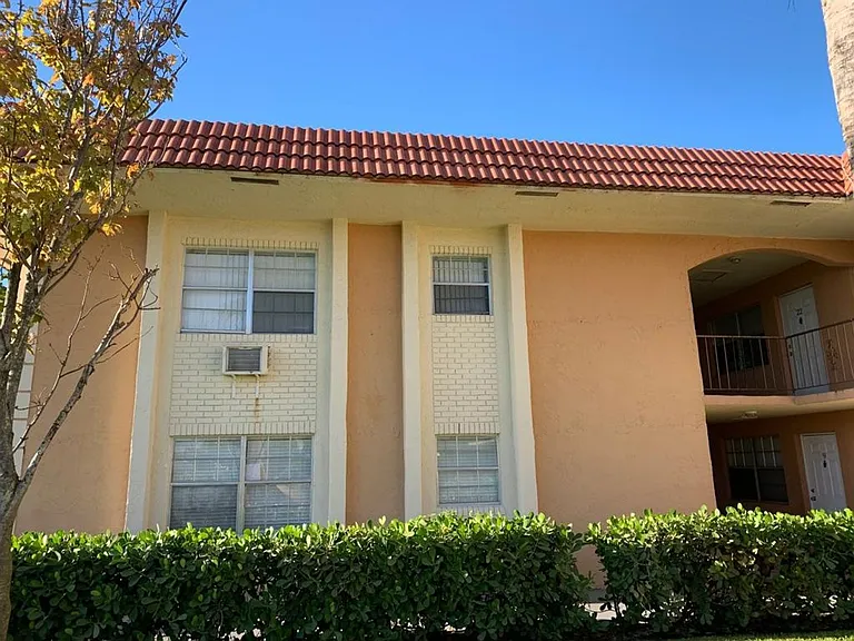 978 SW 10th Dr — Photo 13