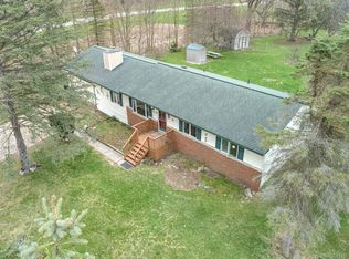 9024 Parshallville Rd, Fenton, MI 48430