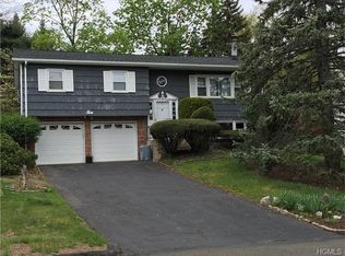 10 Mountain View Ln, Garnerville, NY 10923