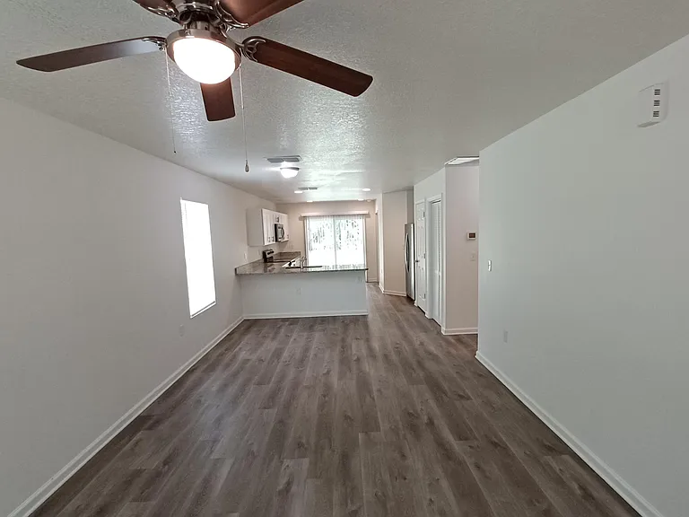618 Hannah St — Photo 2