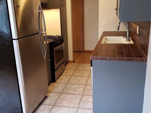 4th image of 716 W 38th St APT 202
