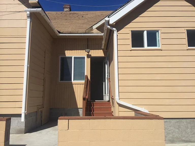 710 Olive Ave #HOUSE — Photo 2