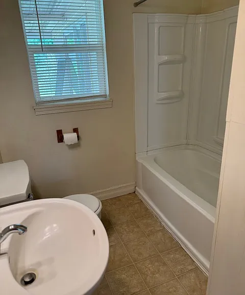 771 Chemawa Rd N — Photo 11