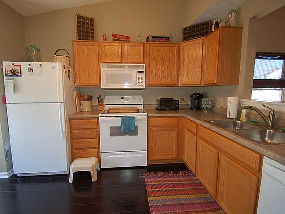 4th image of 8224 Twin River Dr
