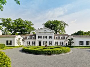 612 E Woodland Rd, Lake Forest, IL 60045