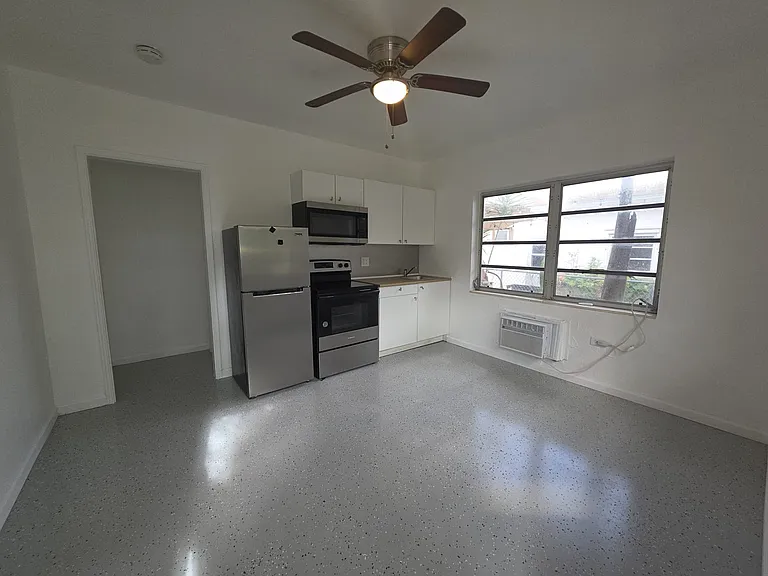 1101 NE 6th Ave #B — Photo 3