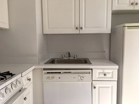 Rented by Metropolitan Equities | media 19