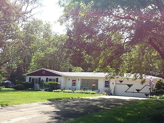 2nd image of 4058 Oxford Dr