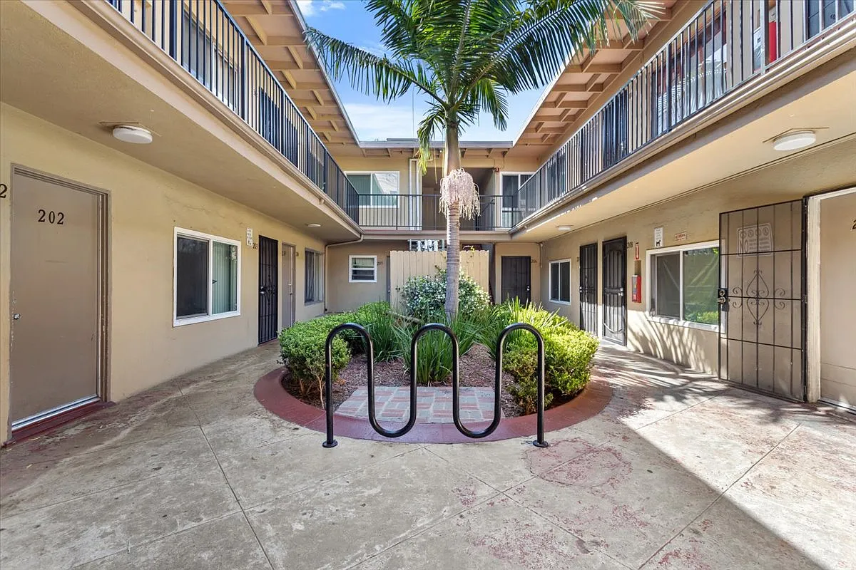 Studio, 353 sqft, $1,650 — Photo 1