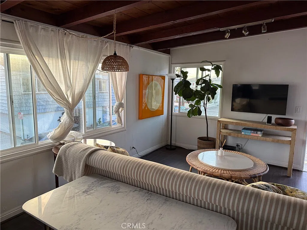 1 bed, 900 sqft, $3,350 — Photo 2