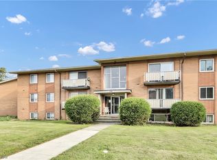 21921 River Oaks Dr APT D4, Rocky River, OH 44116